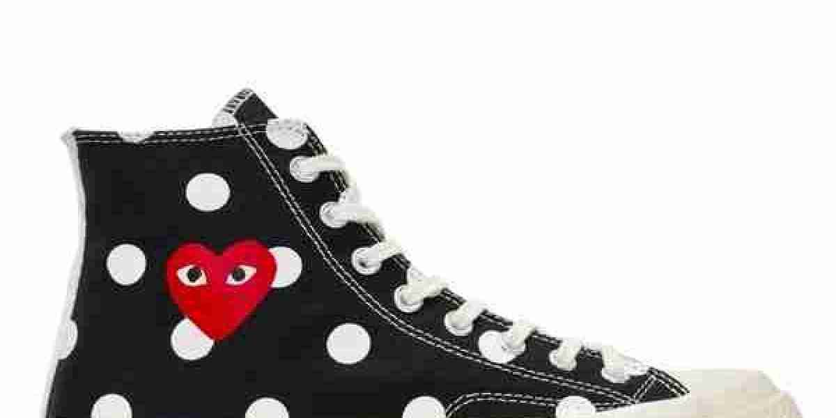 Why Is Converse Comme des Garçons a Favorite Among Fashion Fans?