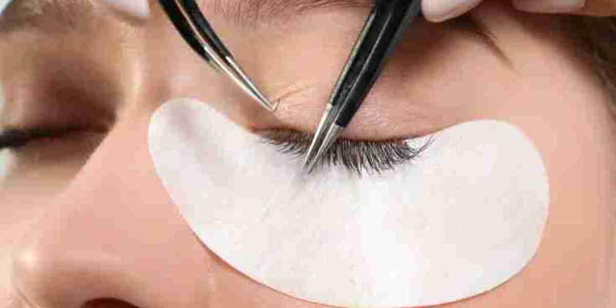 Eyelash Extension Cost in Pakistan: A Guide for Beauty Lovers