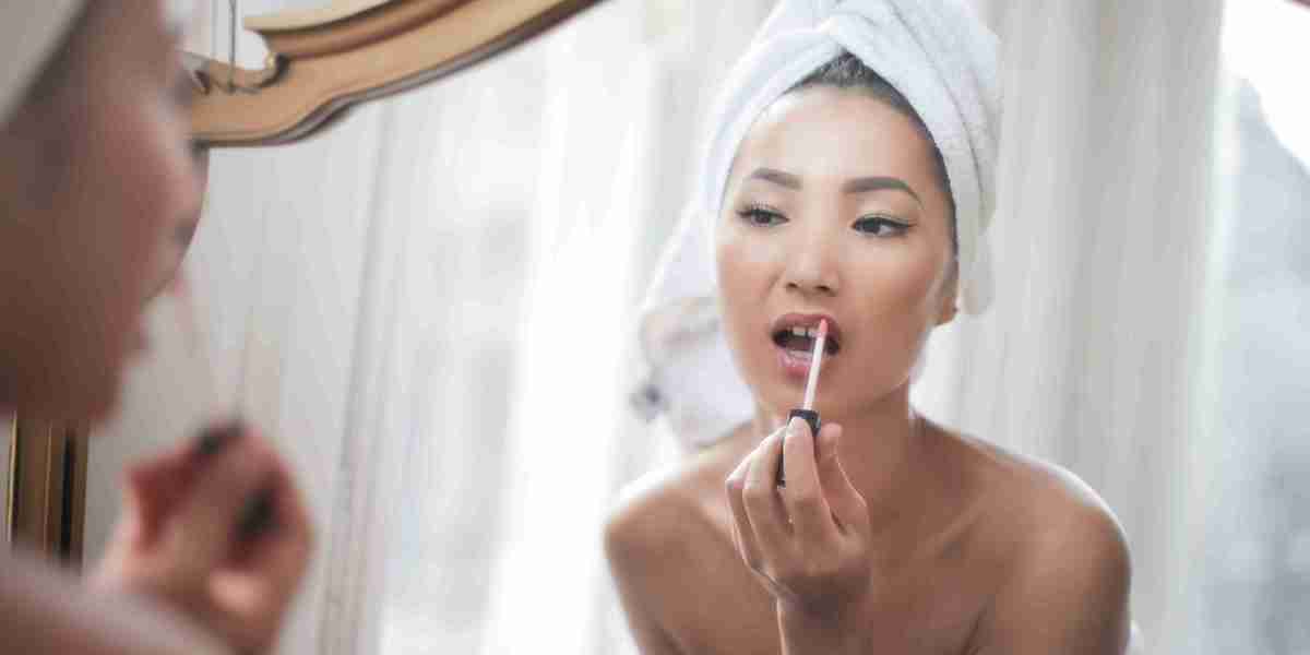 Non-Sticky Lip Gloss for Comfortable, Everyday Shine
